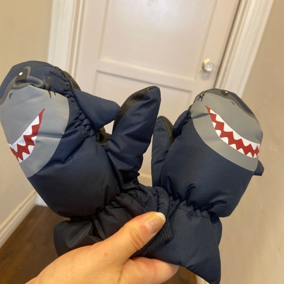 NEW 3M THINSULATE SHARK SNOW SKI WINTER GLOVES MITTENS FLEECE LINING SZ 4T-6T - Picture 4 of 7